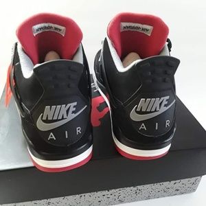 Air Jordan 4 Bred